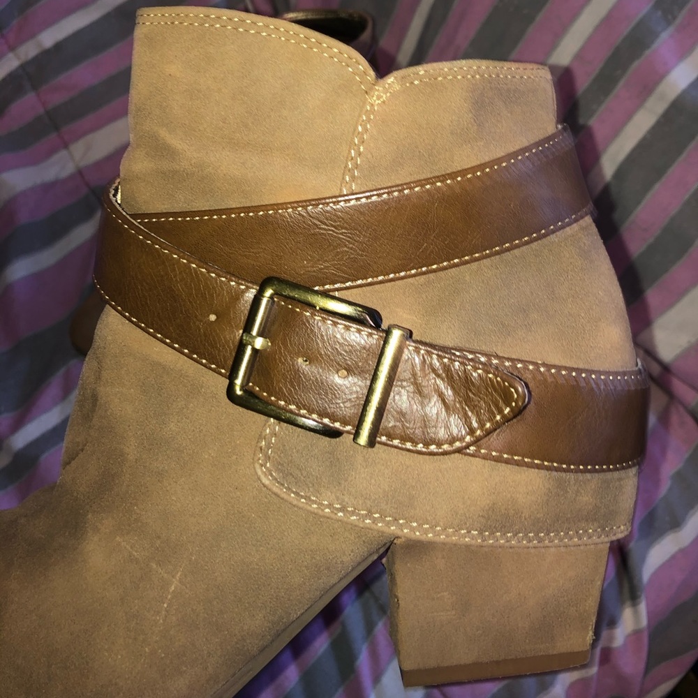 Boots - Picture 4 of 4